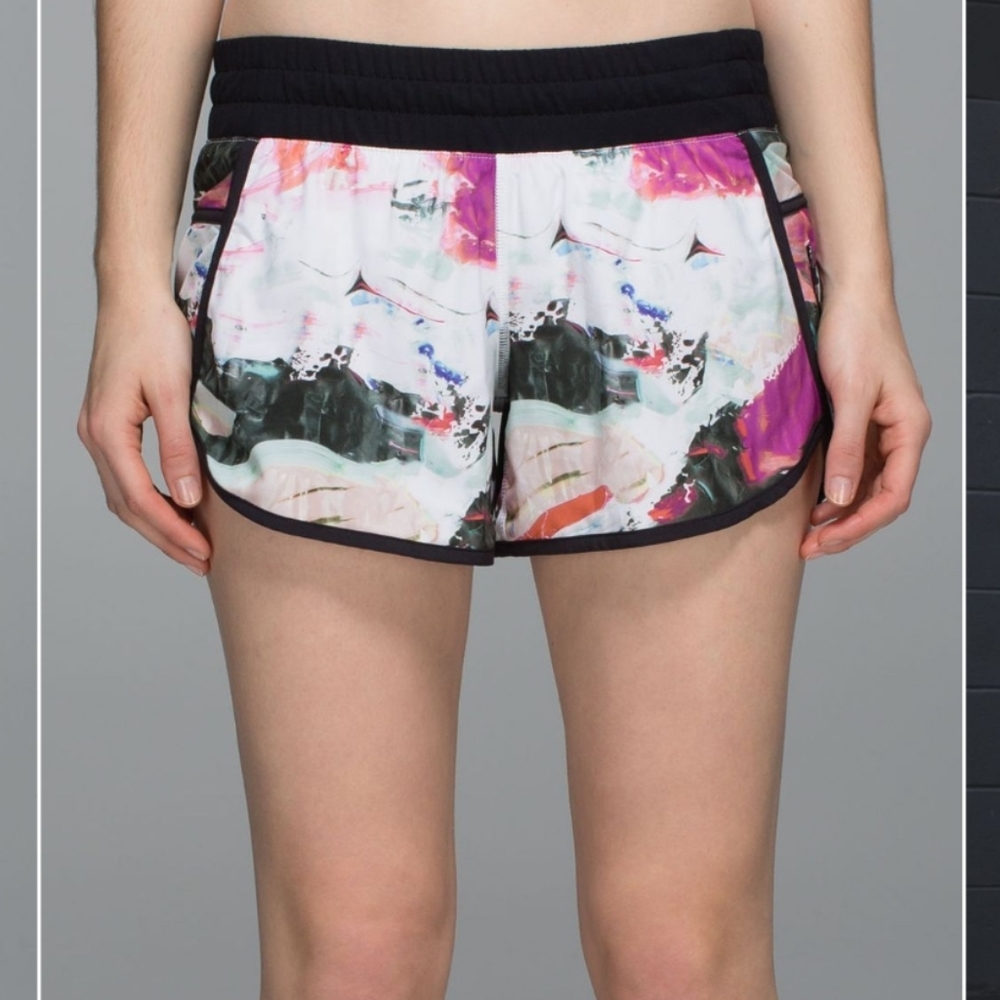 EUC Lululemon Tracker Short III Pigment Wave Size 8